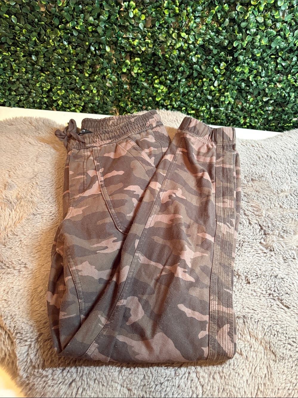 Athleta Camo Joggers Size 2